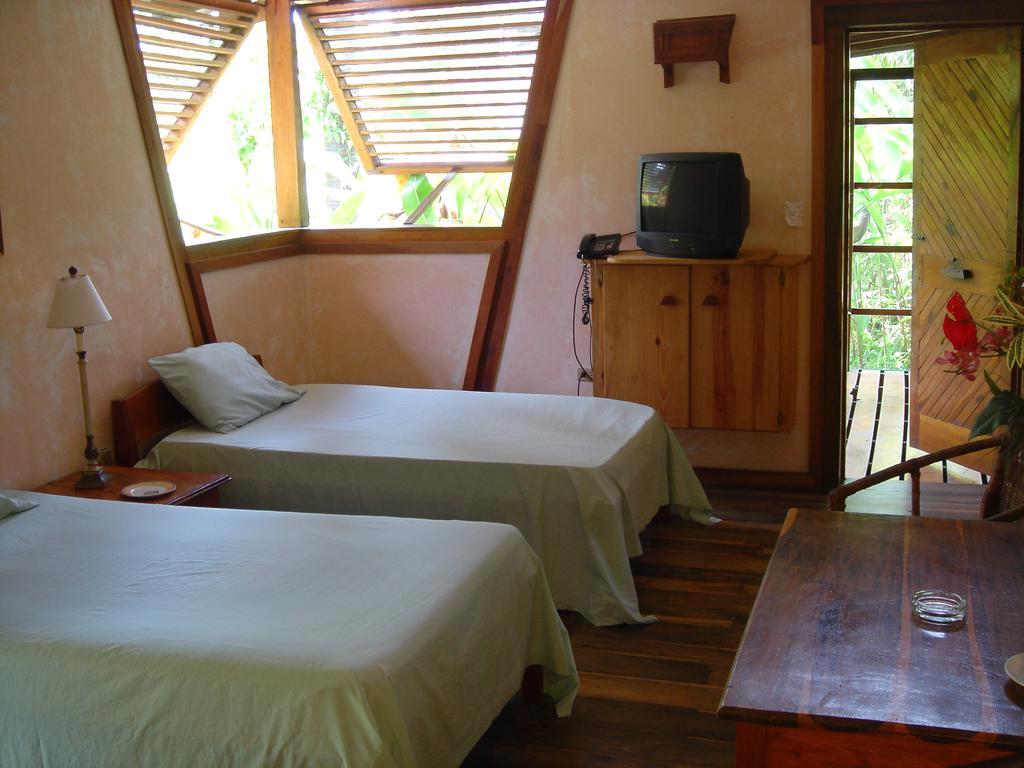 Whistling Bird Hotel Negril Exterior foto