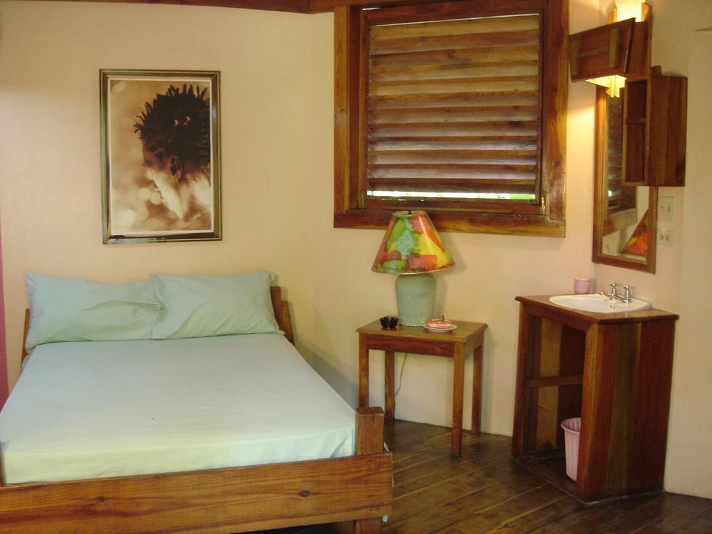 Whistling Bird Hotel Negril Exterior foto